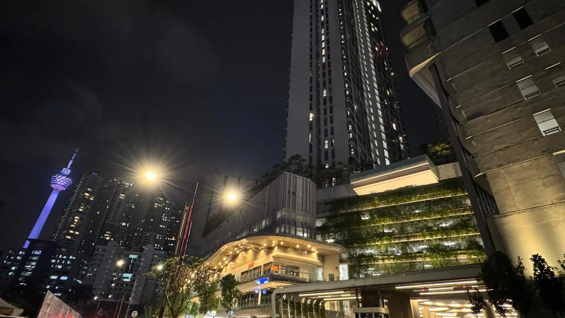 The Robertson R9 Walk To Jalan Alor Street Bukit Bintang Pavilion 7 Pax 2R1B Kuala Lumpur Malaysia